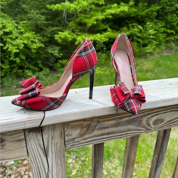 Betsey Johnson Red Heels with Bow Detail - Picture 3 of 5